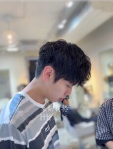 台中萊斯利捲｜自然紋理蓬鬆瀏海男生燙髮造型 Pure Hair Design 尚恩設計師作品